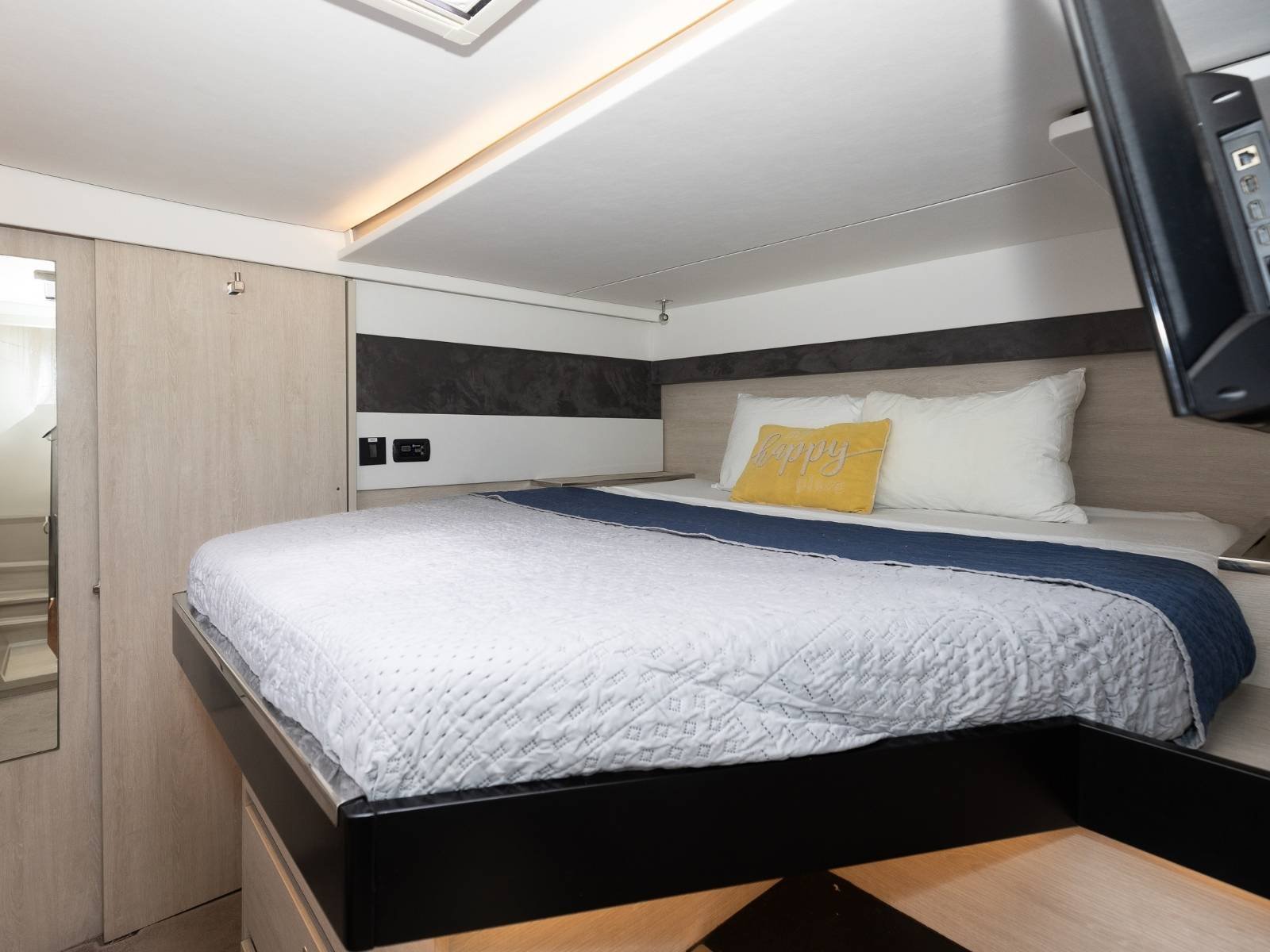 cabina principal catamaran Leopard 50 San Blas cama queen lujo descanso Caribe