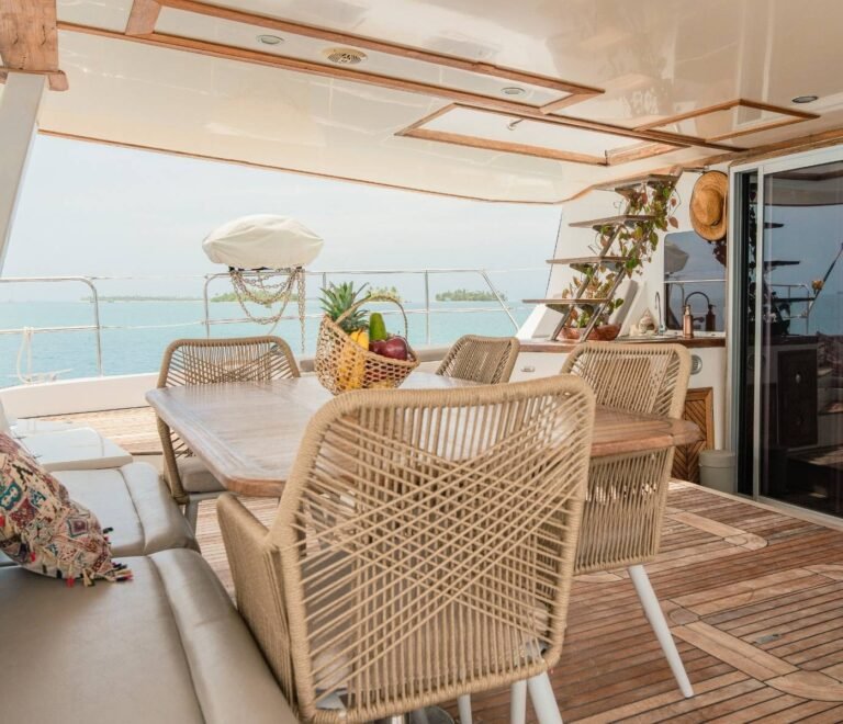 terraza catamaran Sunreef 62 San Blas zona exterior relax Caribe vista al mar