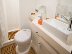 bano con ducha catamaran Sunreef 62 San Blas comodidad a bordo Caribe