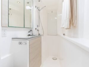 bano con ducha catamaran Leopard 50 San Blas comodidad privada a bordo