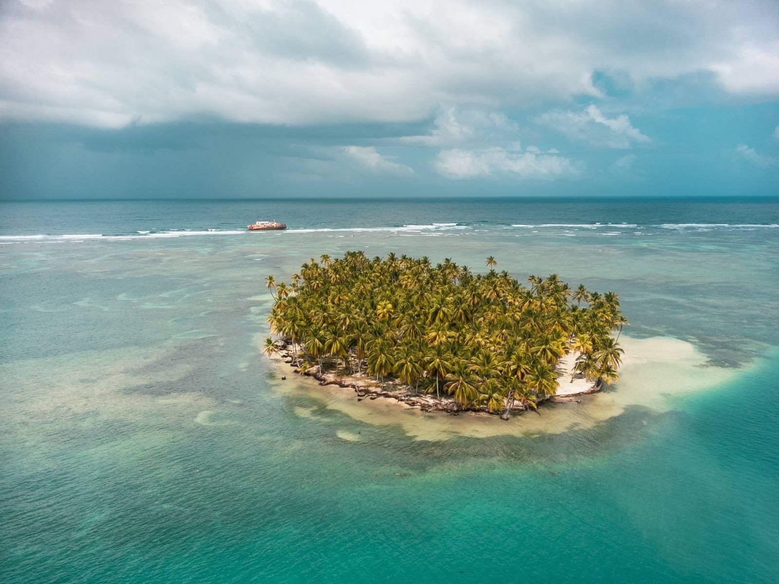 Your private space in the middle of the Caribbean. Simple, comfortable and completely yours.