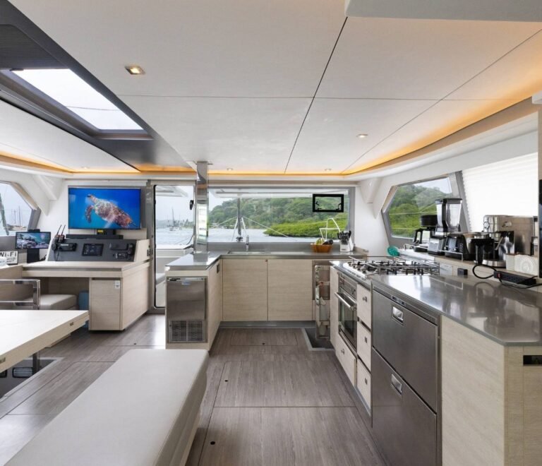cocina equipada catamaran Leopard 50 San Blas chef a bordo experiencia gastronomica