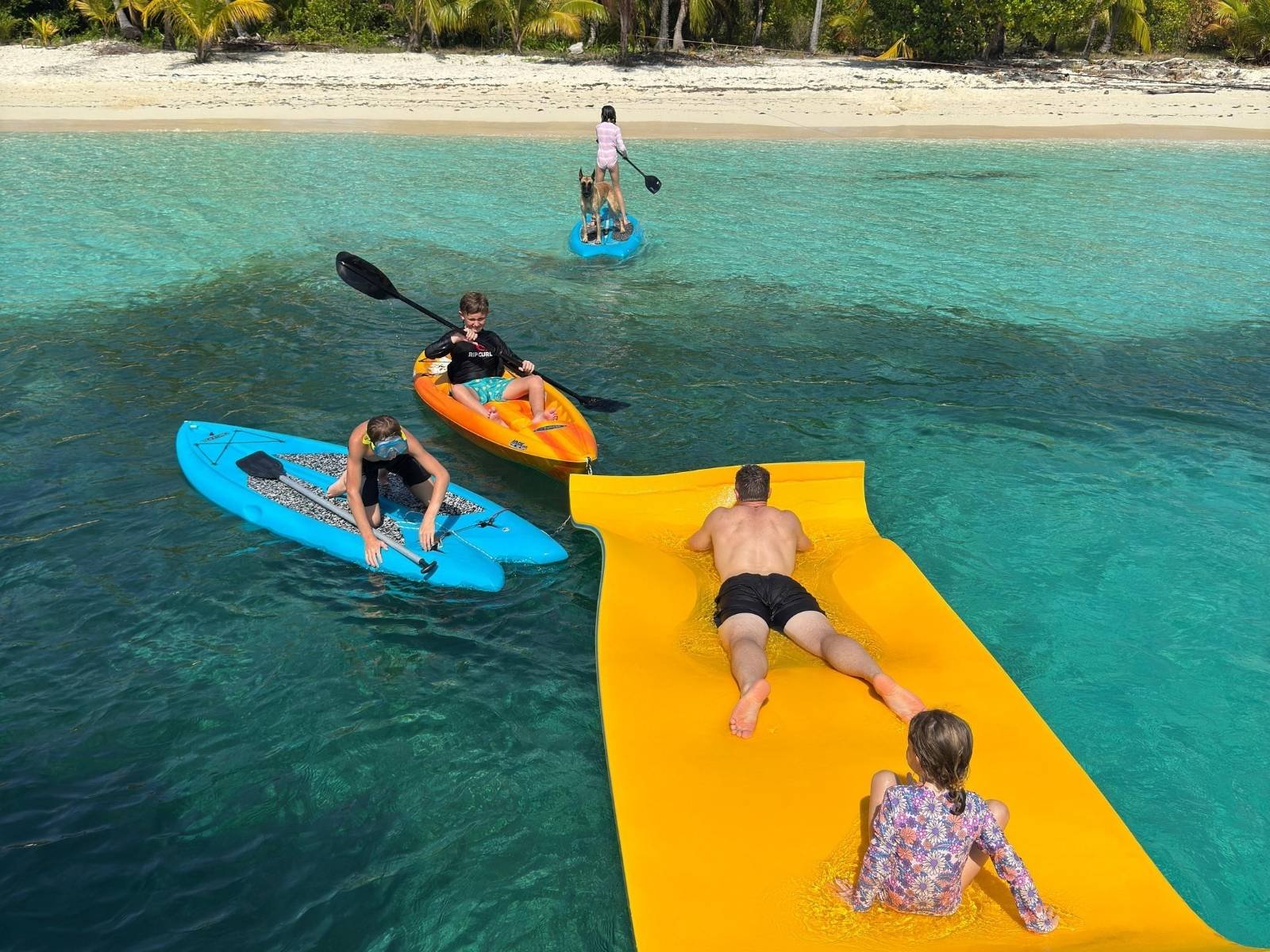juegos acuaticos San Blas Panama paddle kayak catamaran actividades Caribe