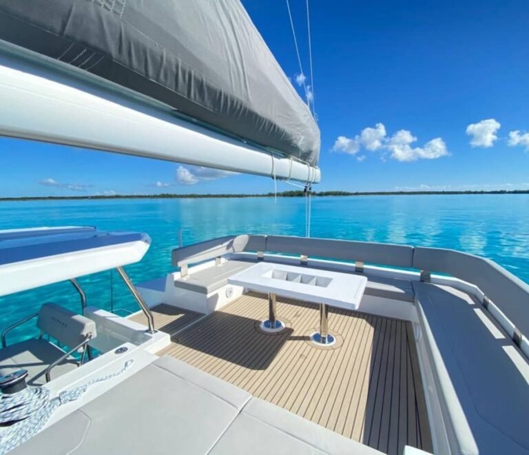 terraza catamaran Leopard 50 San Blas vista mar Caribe zona relax exterior