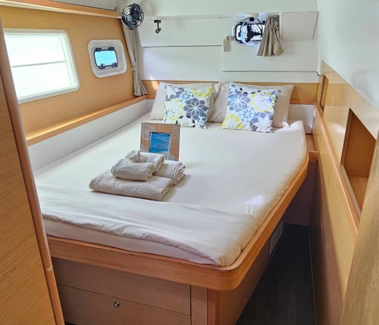 Master cabin inside Lagoon 40 DO catamaran in San Blas with private comfort