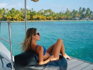 Guest relaxing on Lagoon 400 DO catamaran in San Blas with ocean view