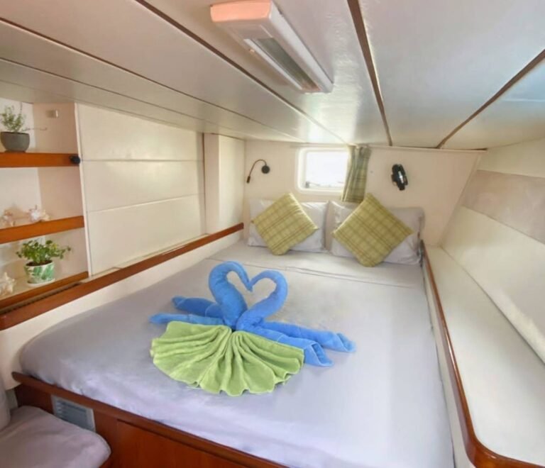 Private double cabin onboard Lagoon 55 catamaran in San Blas