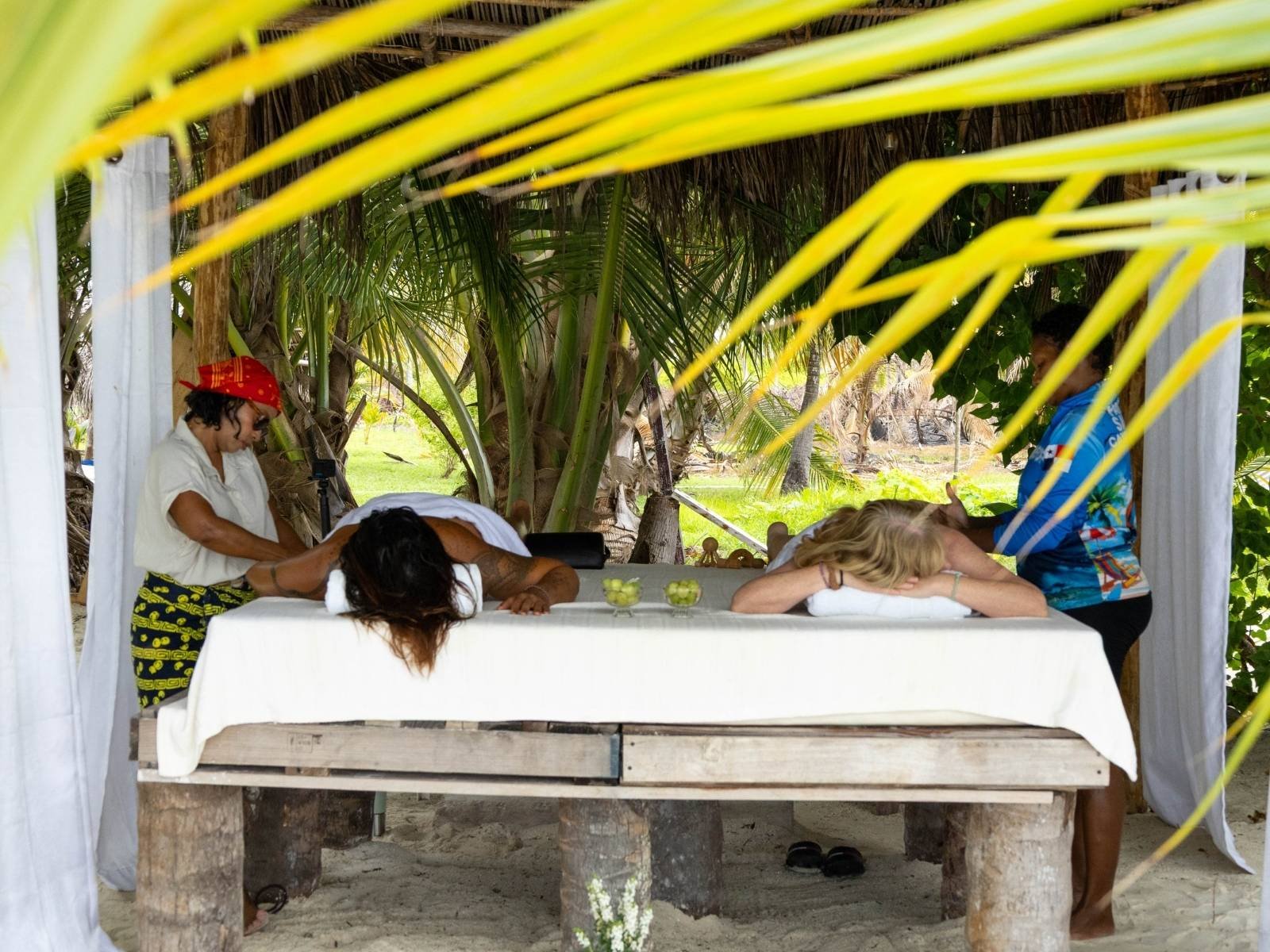 Couples massage by the sea in Dutch Cays San Blas Panama