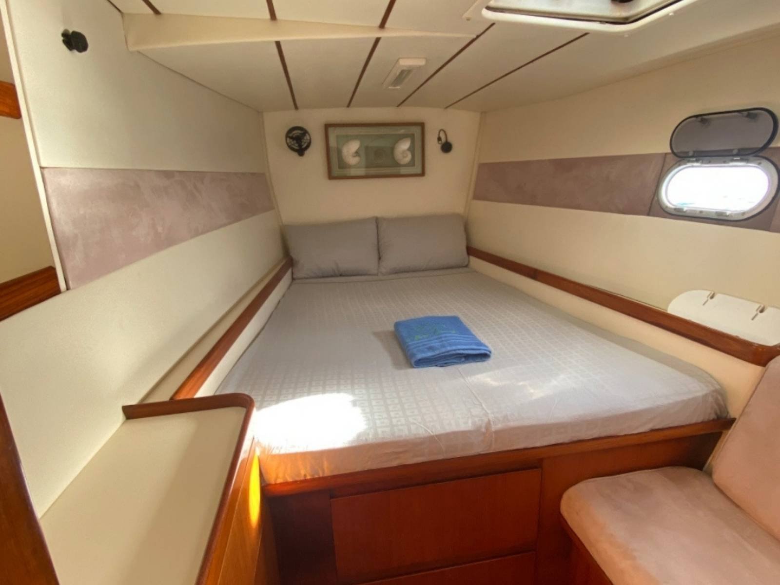 Private double cabin onboard Lagoon 55 catamaran in San Blas