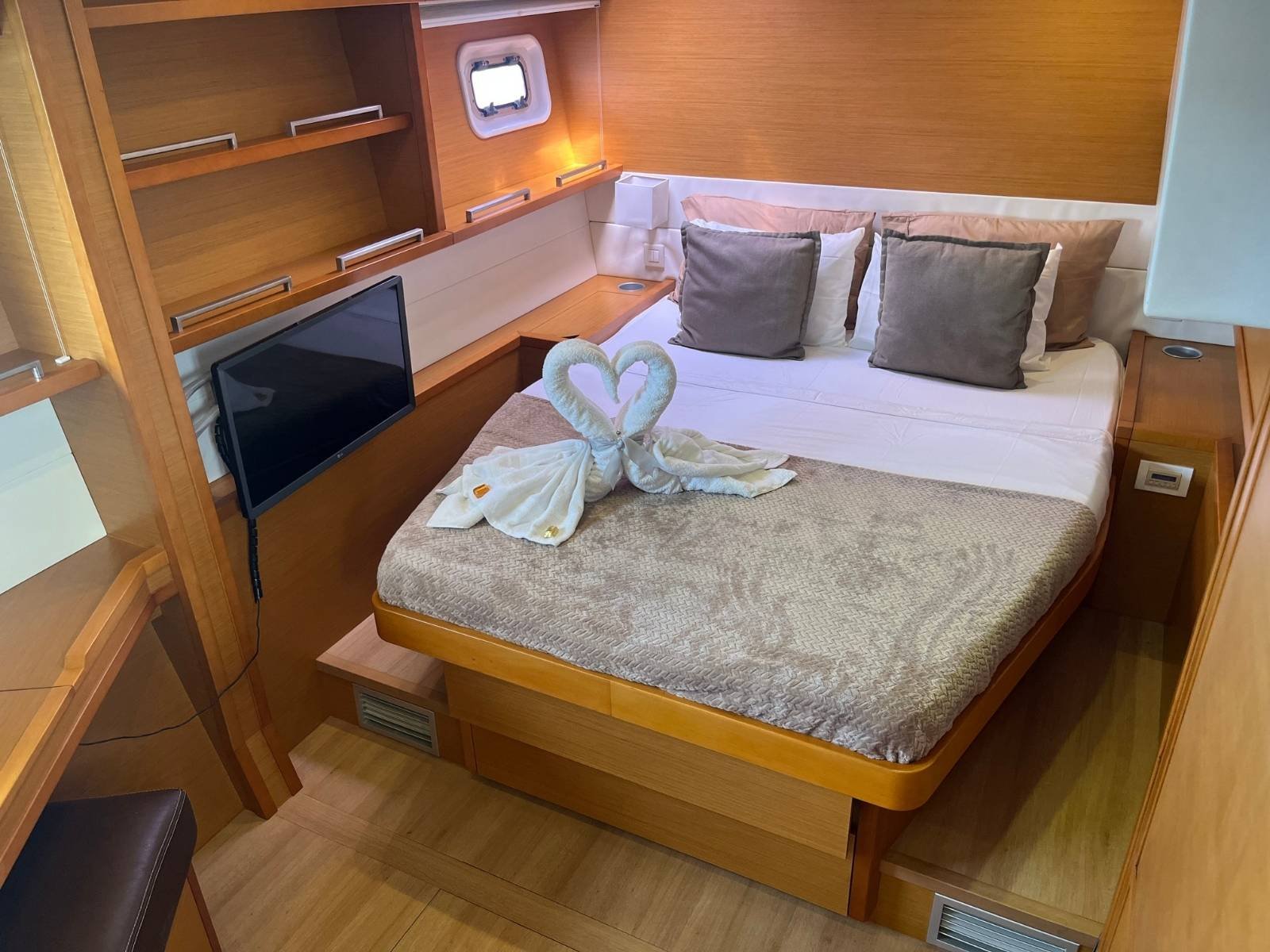 Queen cabin inside Lagoon 56 catamaran in San Blas with modern comfort