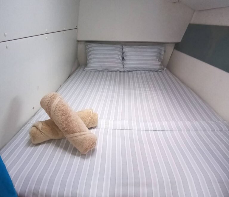cabina doble en catamaran Lagoon 37 en San Blas con cama amplia y ambiente confortable a bordo