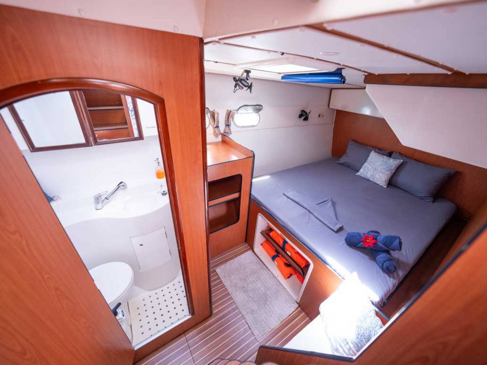 King size cabin with ensuite bathroom onboard Lagoon 57 catamaran in San Blas