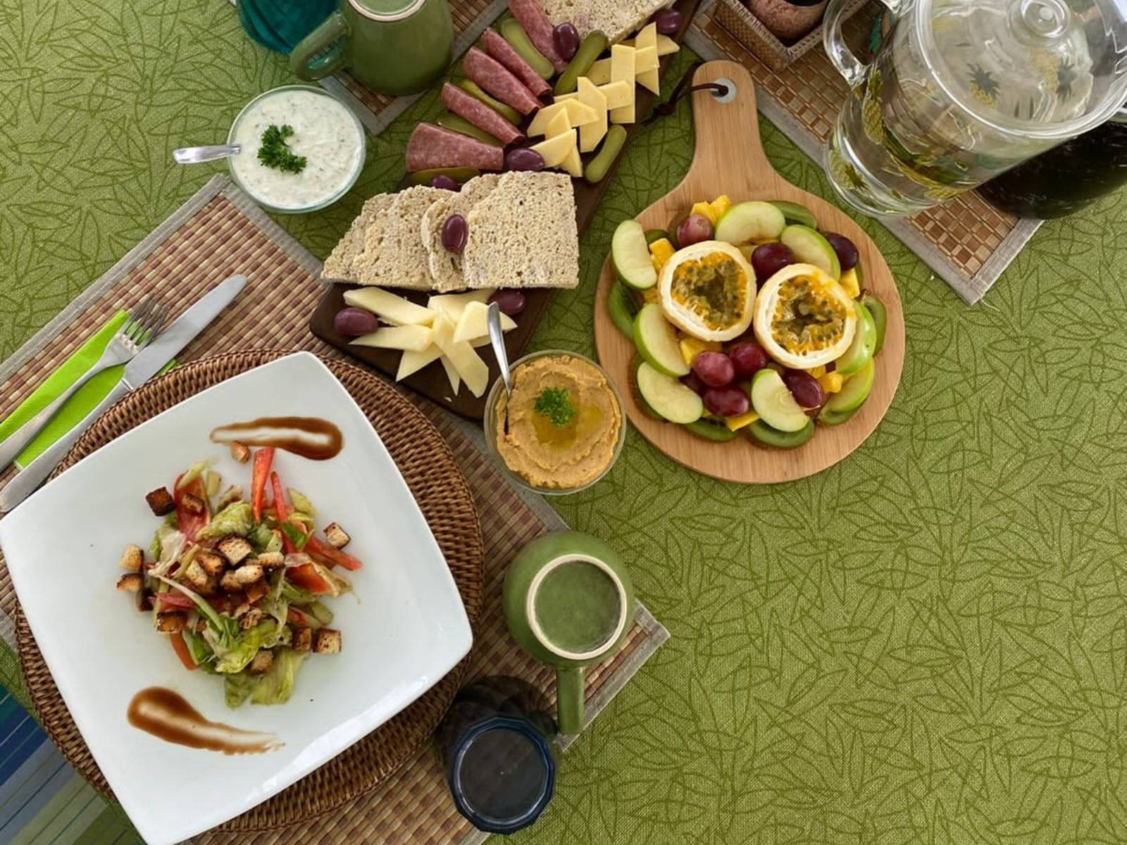 comida gourmet a bordo de catamarán en San Blas con productos frescos y presentación cuidada