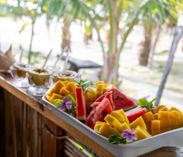 Desayuno con frutas frescas de temporada en Cayos Holandeses San Blas con vista al mar