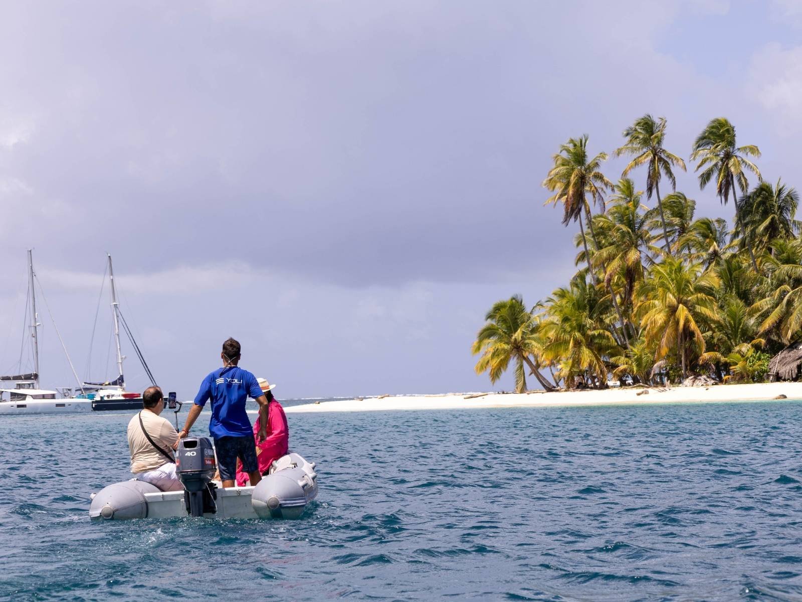 Guests arriving by dinghy to island beach during Lagoon 440 charter in San Blas