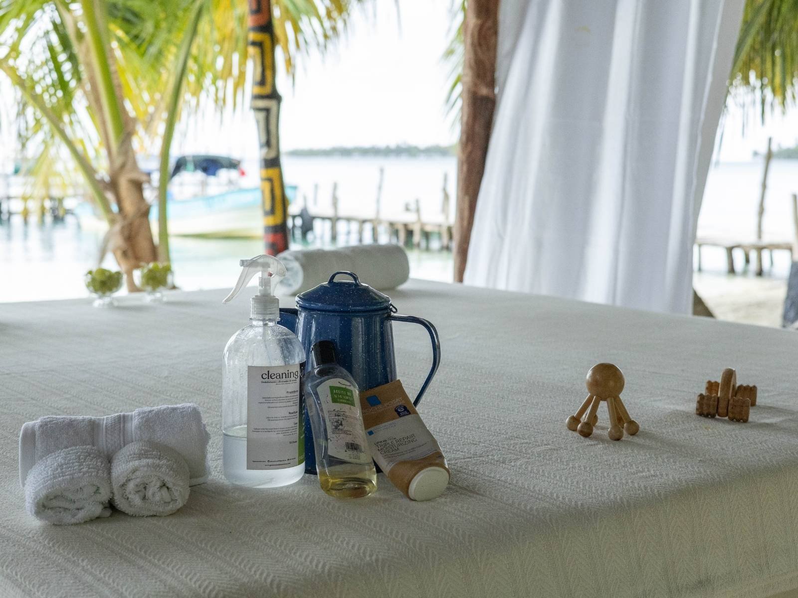 Natural massage oils kit for couples in Dutch Cays San Blas Panama