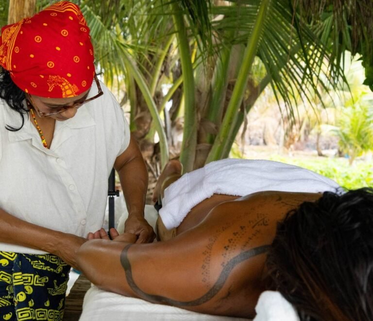 Relaxing seaside massage in Dutch Cays San Blas Panama