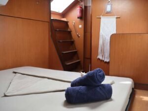 King cabin with ensuite bathroom onboard Lagoon 57 catamaran in San Blas