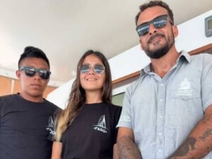 Tripulación profesional en catamarán en San Blas, equipo experimentado a bordo del Lagoon 57