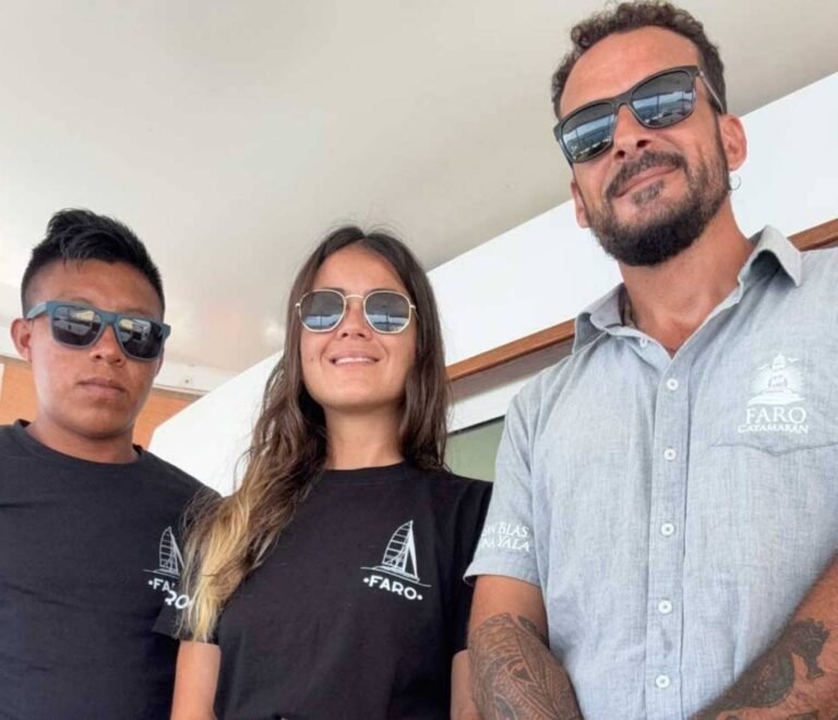 Tripulación profesional en catamarán en San Blas, equipo experimentado a bordo del Lagoon 57